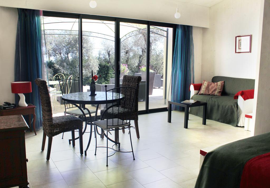 Maison D'Hotes Bleu Azur Tourrettes-sur-Loup Room photo